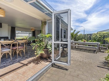 LOCATION + LIFESTYLE + LARGE 108M2 SHED