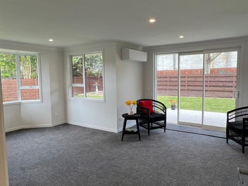 Fully Renovated 2 Mins Walk to Train Station