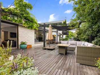 Sale Motivation + Uni Location