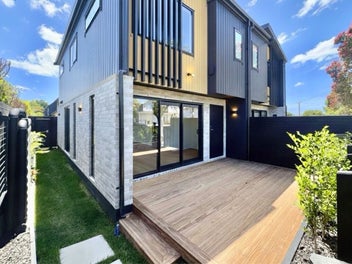 Road Frontage & Highly Spec!