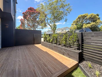 Road Frontage & Highly Spec!