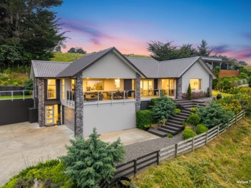 Prestigious luxury living with sea-lifestyle views