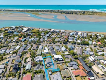 Quiet Family Living In The Heart Of Redcliffs