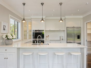 Substantial family home, move in now