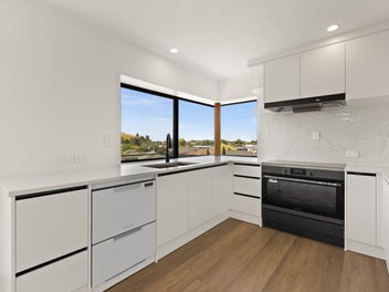 Freshly Renovated - Space Style and Stunning Views