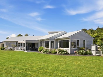 Love The Lifestyle, Embrace The View