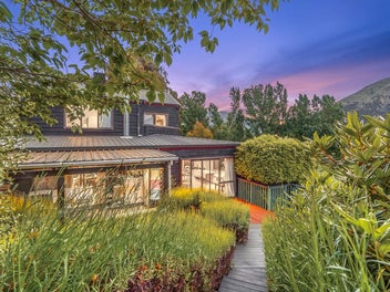 Alpine View - A Secluded Wanaka Sanctuary