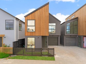 Rare High 5.6m Ceiling-Short Notice Deadline Sale