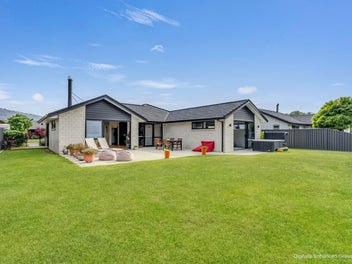 Your Front Row Seat to Lake Living