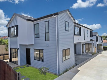 New Freehold Homes - Freestanding & Duplex!