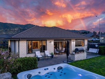 Christmas Cracker on Carmello