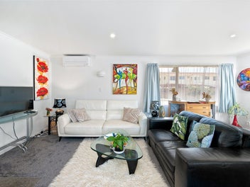 Sweet and Neat on Goodman Drive!