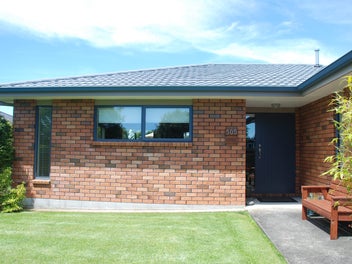 Modern home with stunning views in Lepperton