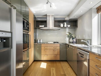 ICONIC LAKESIDE LIVING ON THE GOLDEN MILE