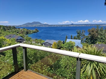 Where Views Meet Lifestyle - A True Taupo Retreat