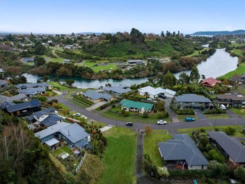 Quiet Oasis, close to the river, extra income