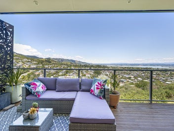 Designer Stoke Home with Breathtaking Views