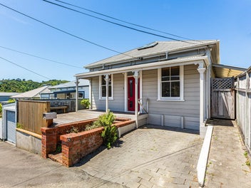 Charming Character Home - Heart of Wadestown