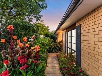 SECRET GARDEN GEM! SINGLE-LEVEL SUPERSTAR