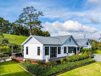 Private Coastal Living in Sandspit