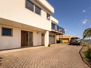 SEA VIEWS, ELEVATED, DOUBLE-GLAZED AND A SURPRISE!