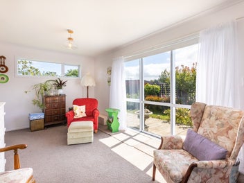 Live, earn, create - your own versatile escape