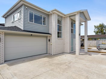 Large 5-Bed 2-Level Papatoetoe Family Home