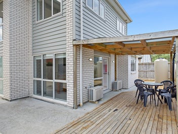 Large 5-Bed 2-Level Papatoetoe Family Home