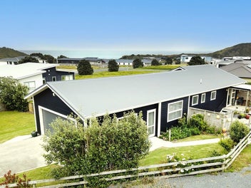 Modern Coastal Living With Sea Views