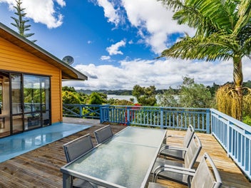 A Hidden Haven with Panoramic Inlet Views