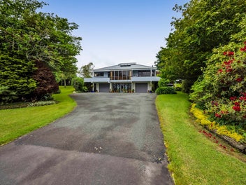 Designer Home In Park-Like Setting