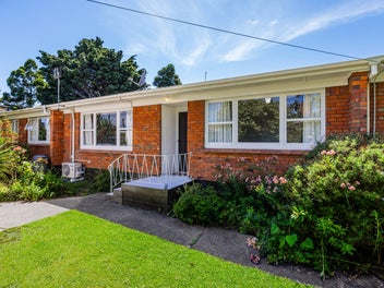 Urgent Sale-Solid Brick & Tile Home!