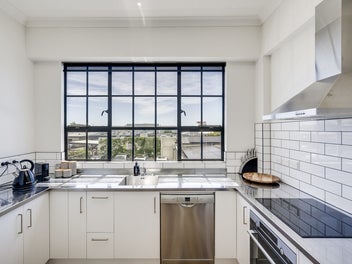 Turn-Key CBD Accommodation & Commercial Use