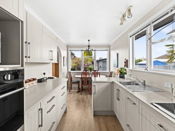 Classic Comfort with Space, Sun & Privacy