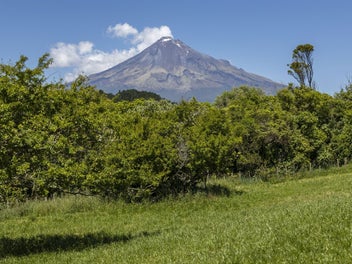 PERFECTLY POSITIONED BETWEEN MOUNTAIN & SEA