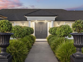 Classical Elegance in Prime Cambridge Location!