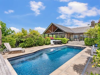 Lifestyle Distinction, Minutes to Albany!