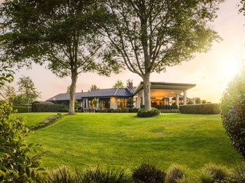 Leafy Architectural Home & Cottage