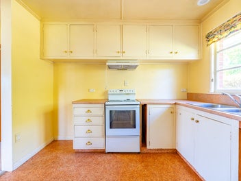 Serious Sellers, Strong Location