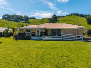 Big Section, Big Garaging, Big Opportunity!