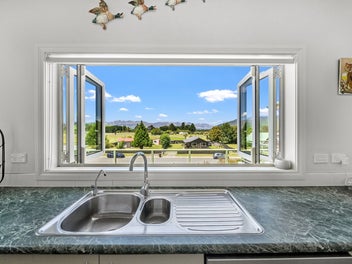 Manapouri Views with Garaging Galore