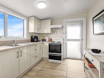 Charming Cottage – Move In Now