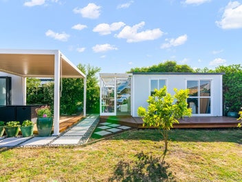 Peaceful Retreat + Bonus Outdoor Room