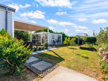 Peaceful Retreat + Bonus Outdoor Room