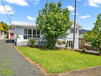 Move in Ready, Massive Garage, Must be Sold