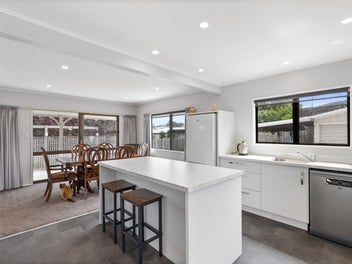 Quiet, private living in a family-friendly...