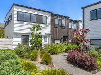 Modern Townhouse Living in Mangere Bridge
