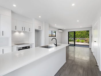 Modern Townhouse Living in Mangere Bridge