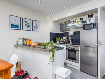 Vendor Liquidates From Dubai