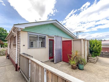 Tidy Townhouse in the Heart of Mornington